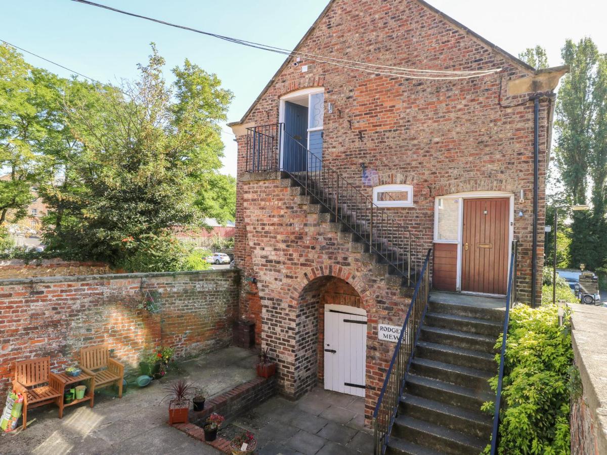 2 Rodgers Mews Apartment มัลทัน ภายนอก รูปภาพ