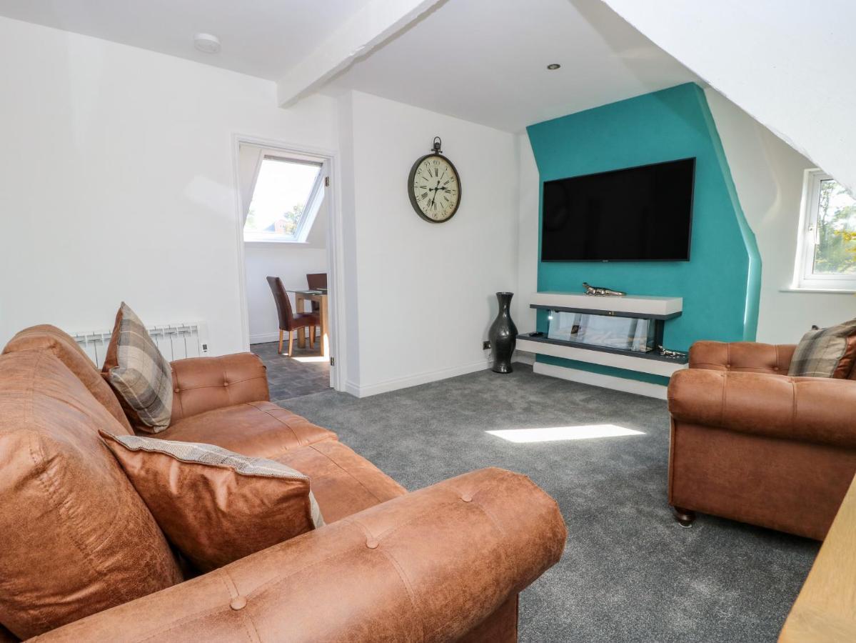 2 Rodgers Mews Apartment มัลทัน ภายนอก รูปภาพ