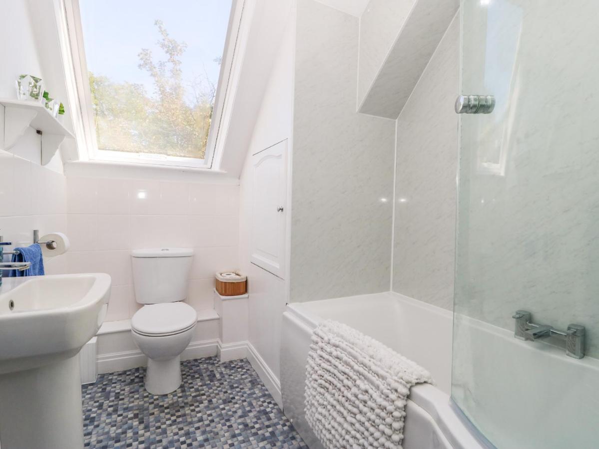 2 Rodgers Mews Apartment มัลทัน ภายนอก รูปภาพ